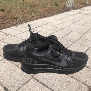 Black Nike Air Max